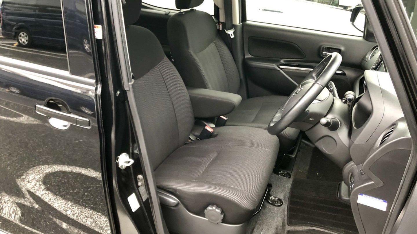 Auch die Sitze nutzen den Platz im Nissan Dayz Roox maximal aus.