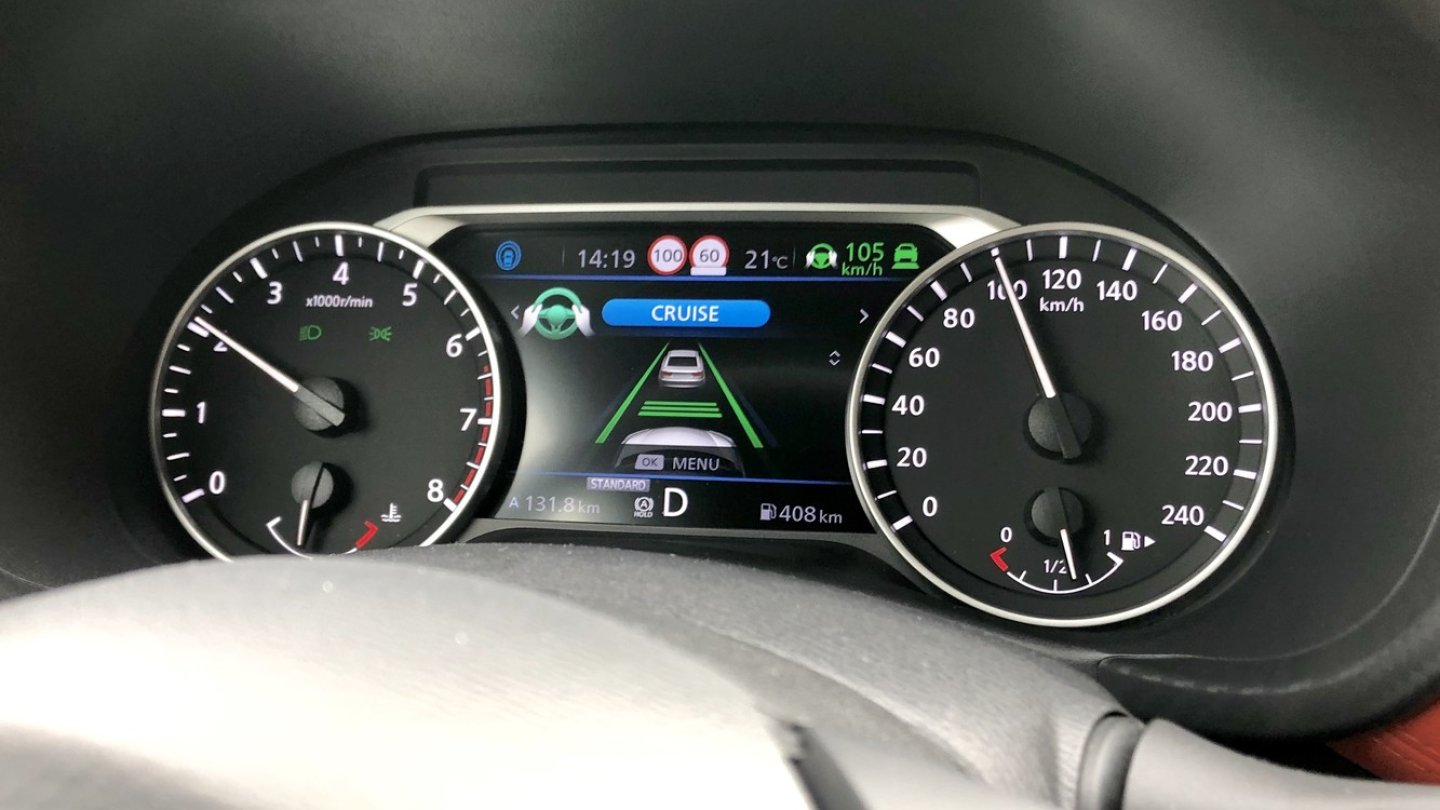 ProPilot hält den Juke mit DCT auf Abstand und in der Spur.