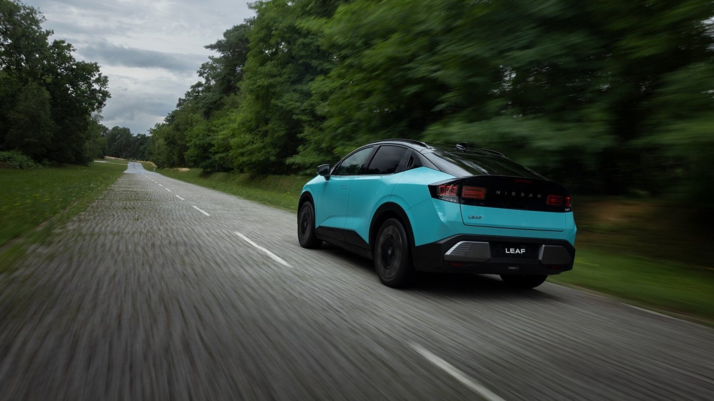 Auch grobes Kopfsteinpflaster bringt den Aufbau des Nissan Leaf nicht aus der Ruhe.