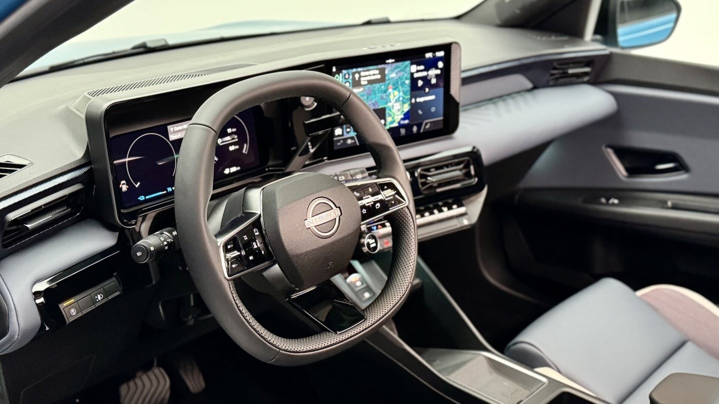 Das Cockpit ist aus dem R5 bekannt. Auch der Micra nutzt die Google-Software für Navi und Co.