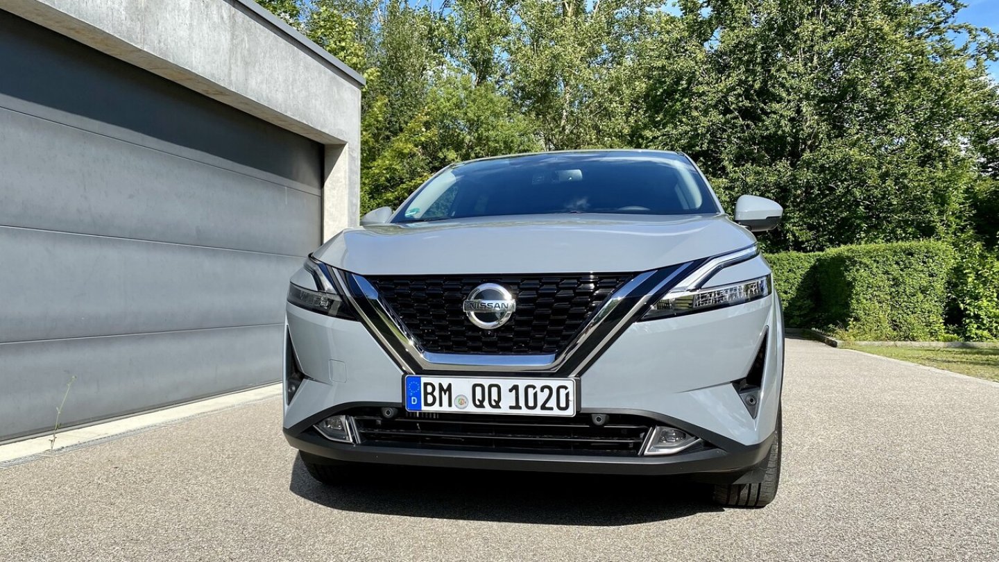 Die LED-Scheinwerfer sind eigenständig gezeichnet.