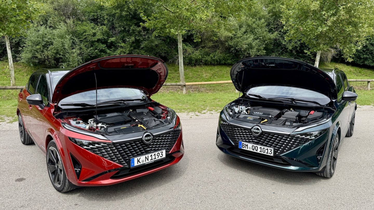 Die beiden Antriebe unterscheiden sich auch optisch - aber nur unter der Motorhaube.