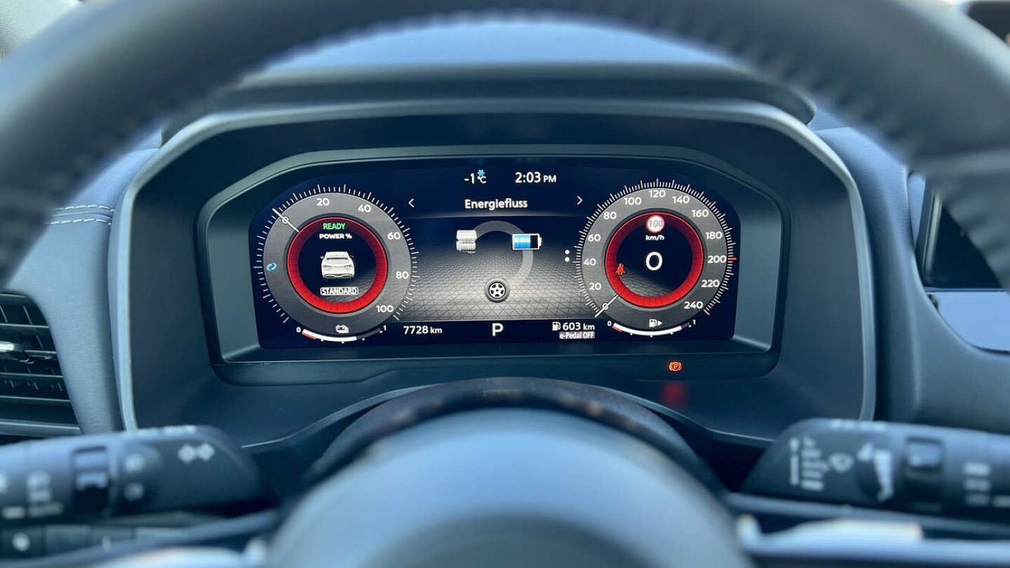 Im Kombiinstrument lässt sich eine Energieflussanzeige aufrufen.