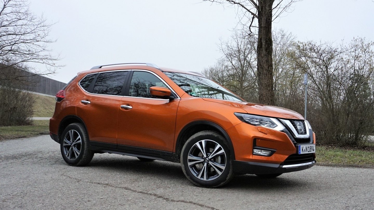 Vor allem an der Front ist das Facelift des Nissan X-Trail erkennbar.