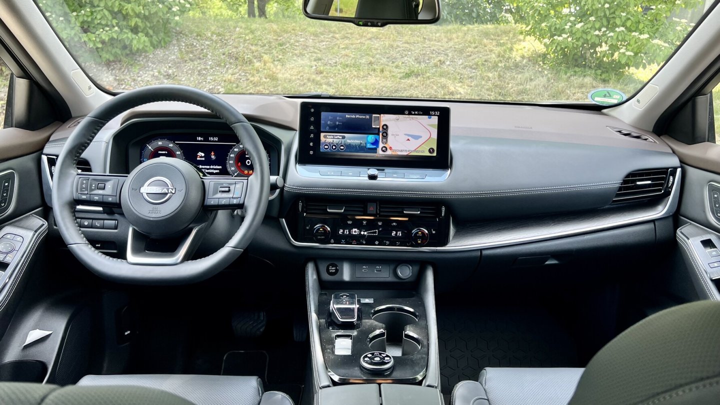 Die Bedienstruktur im Nissan X-Trail ist, auch dank vieler Tasten, auf Anhieb verständlich.