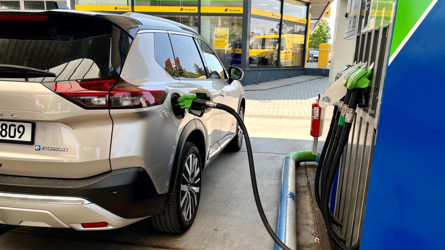 Der Tank des Nissan X-Trail fasst 55 Liter.