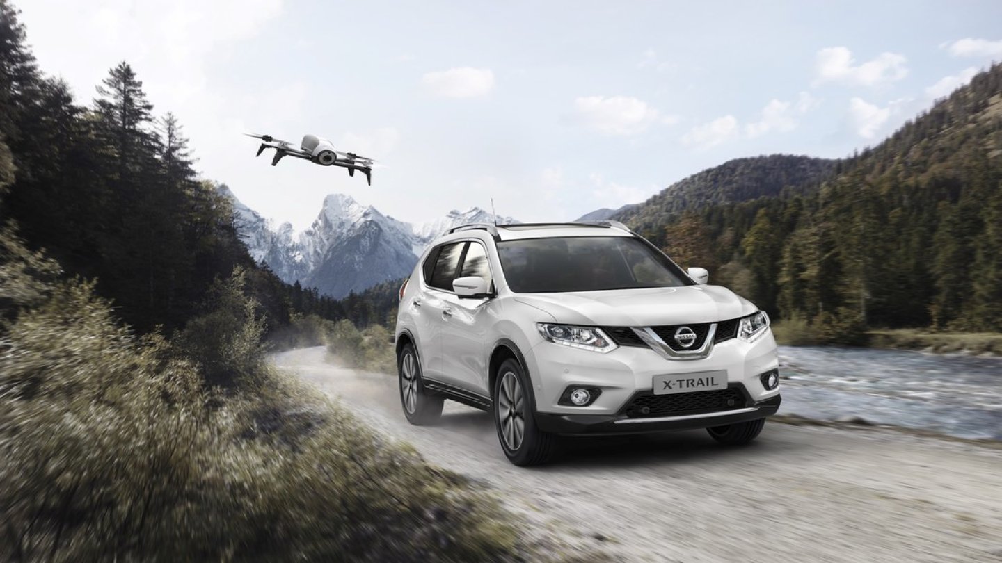 Nissan X-Trail X-Scape mit Drohne