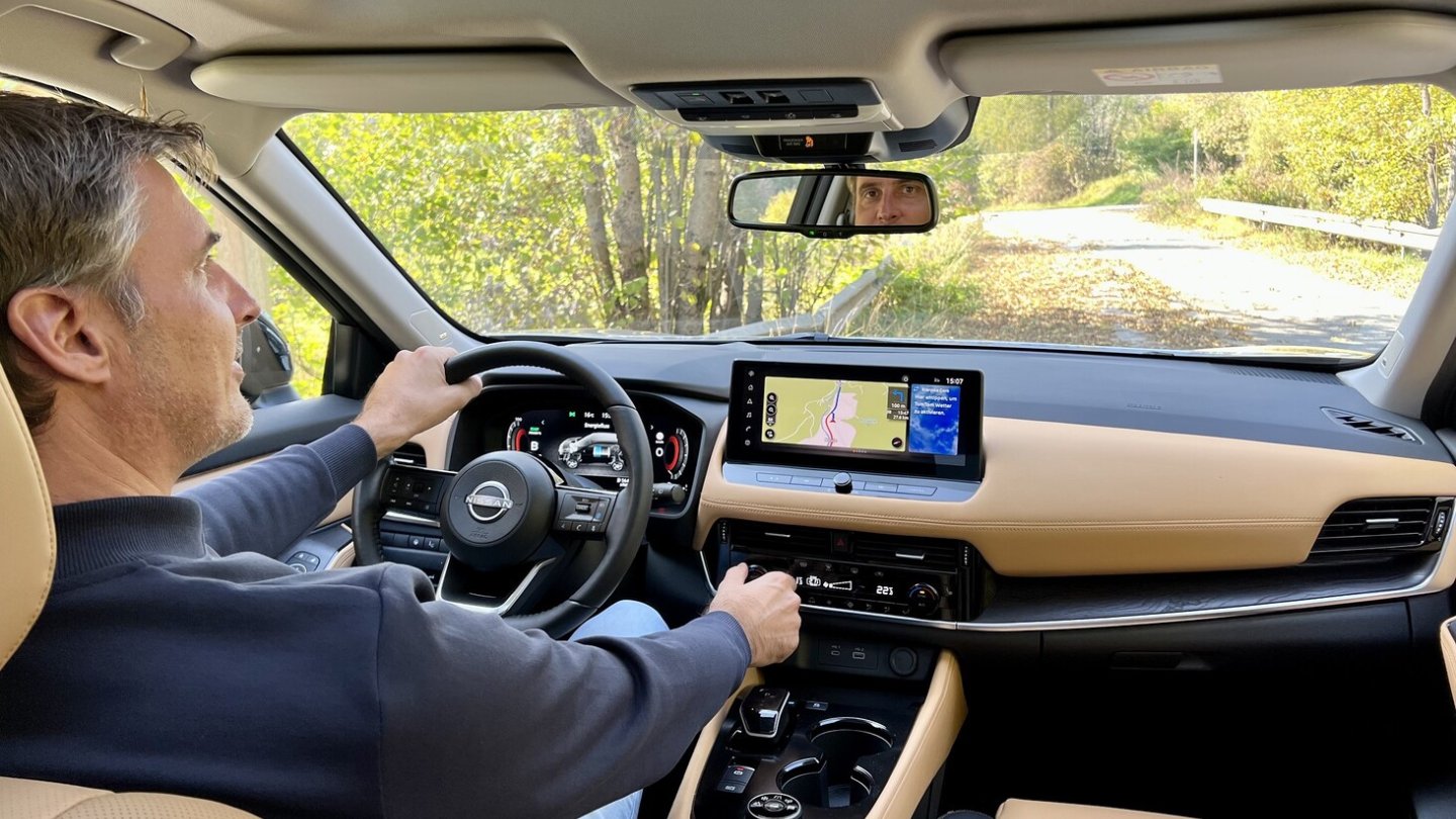 Intuitive Bedienung dank einer guten Mischung aus Touchscreen und physischen Tasten.