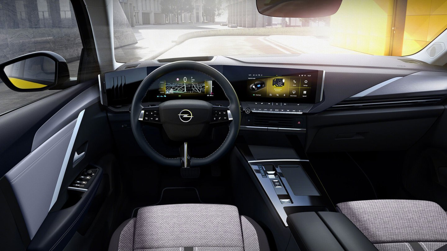 Das Cockpit wendet sich dem Fahrer zu.