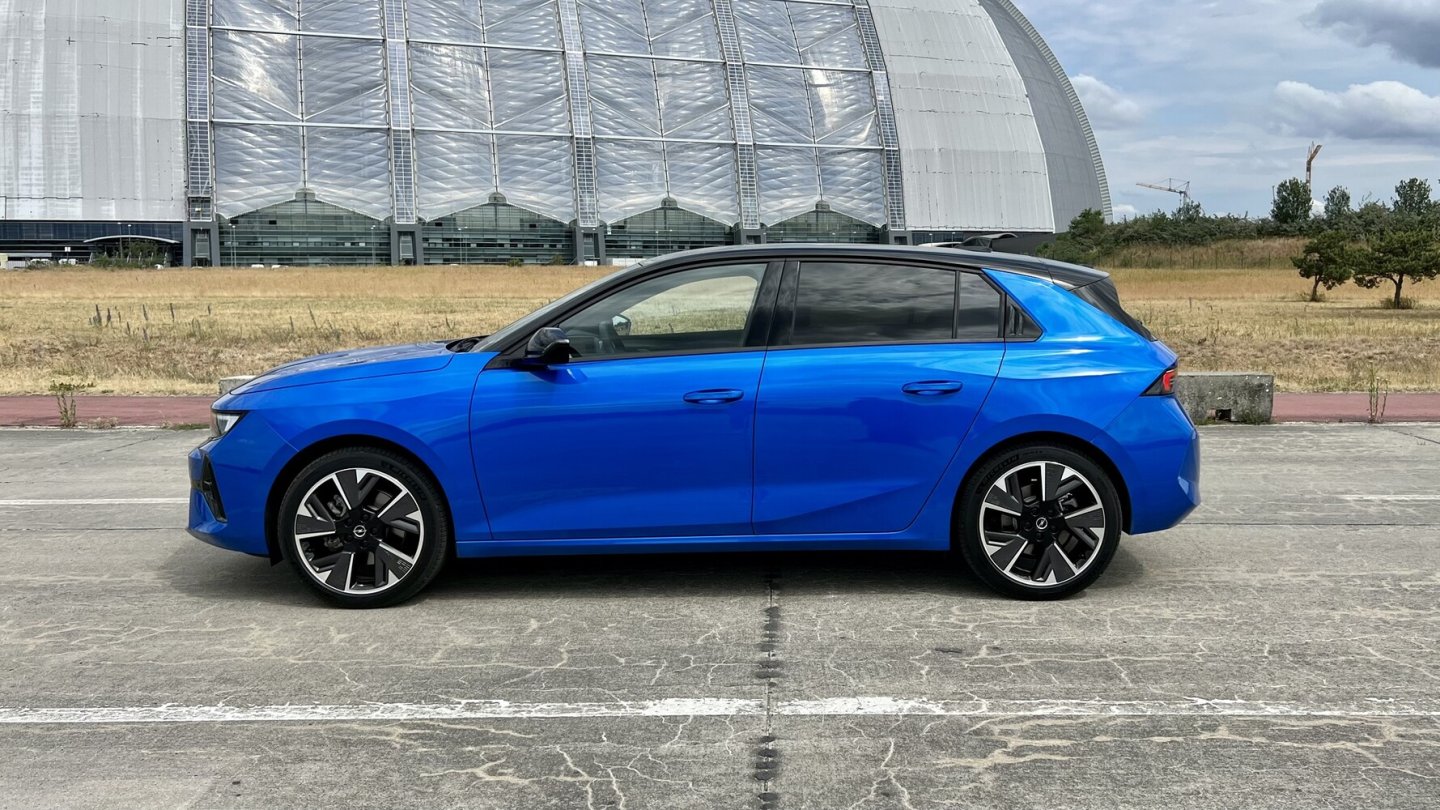 Der Opel Astra ist 4,37 Meter lang.