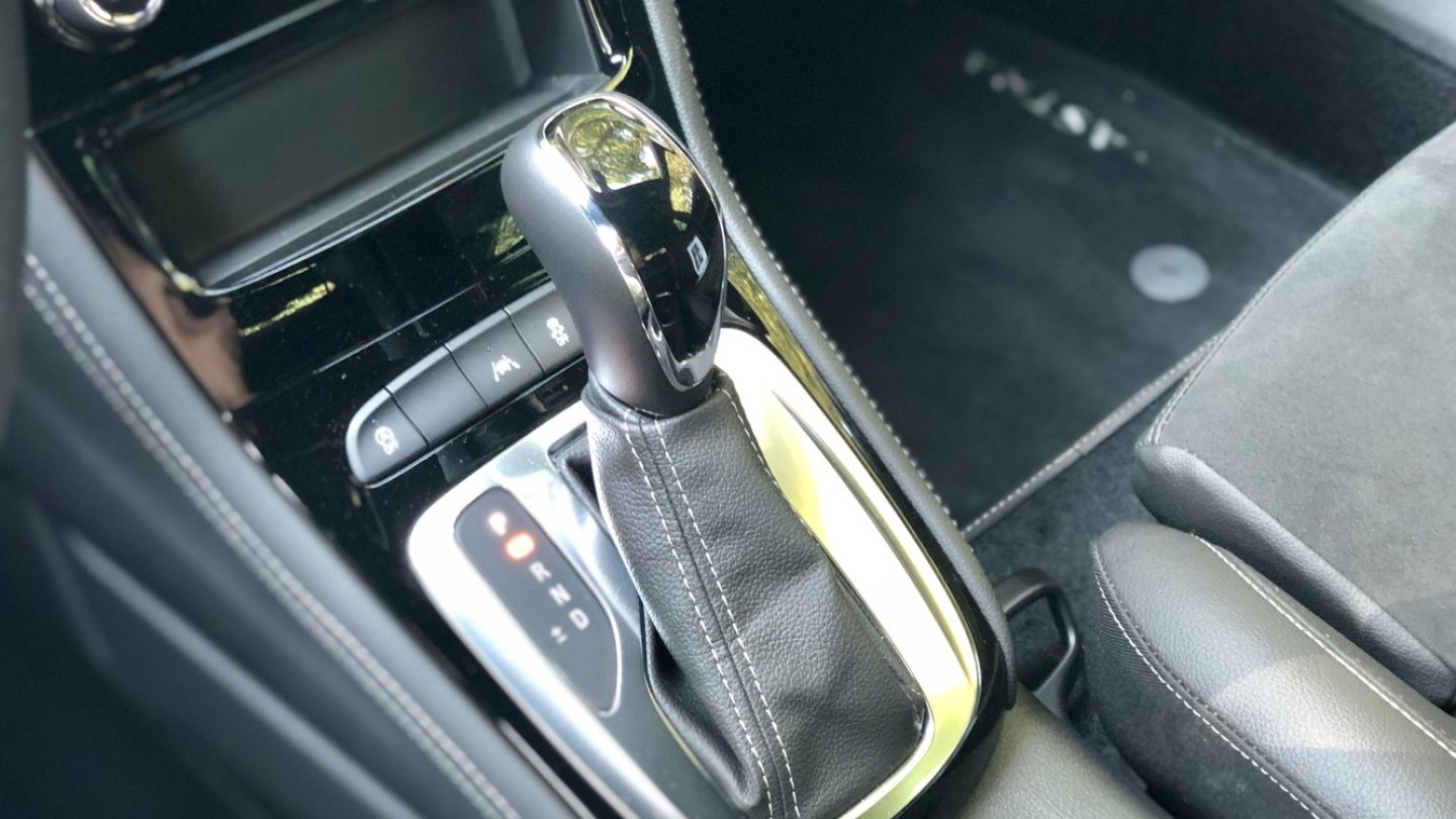 Der Wählhebel für die stufenlose CVT-Automatik.