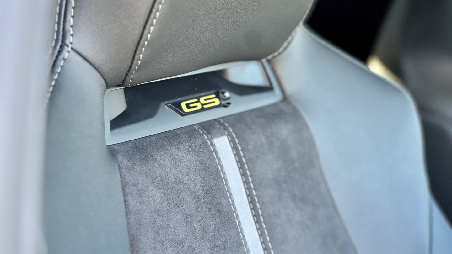 Das GSe-Emblem prangt auch auf den vorderen Sportsitzen.