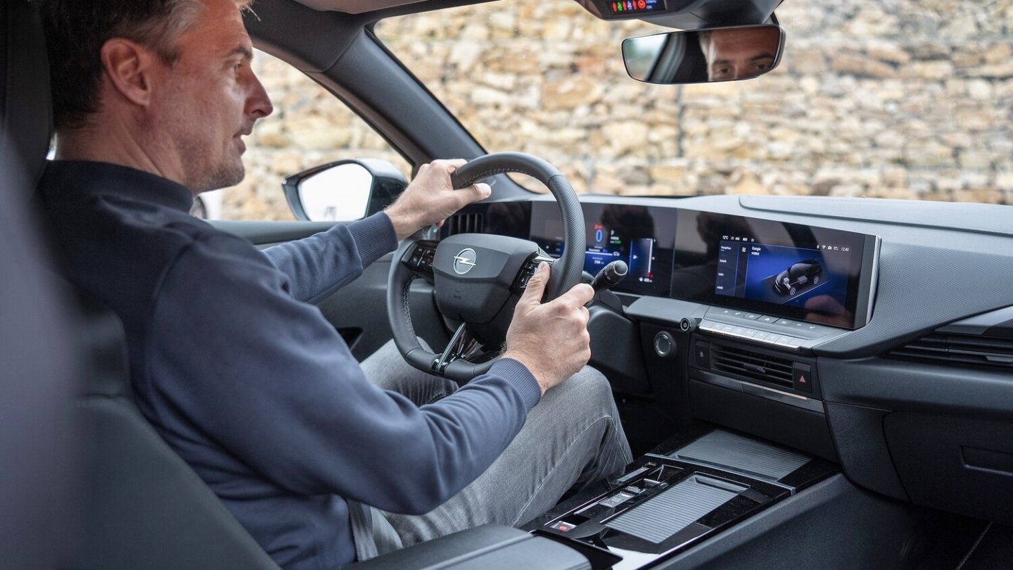 Im Cockpit unterscheidet sich der Astra GSe kaum vom Rest der Modellpalette.