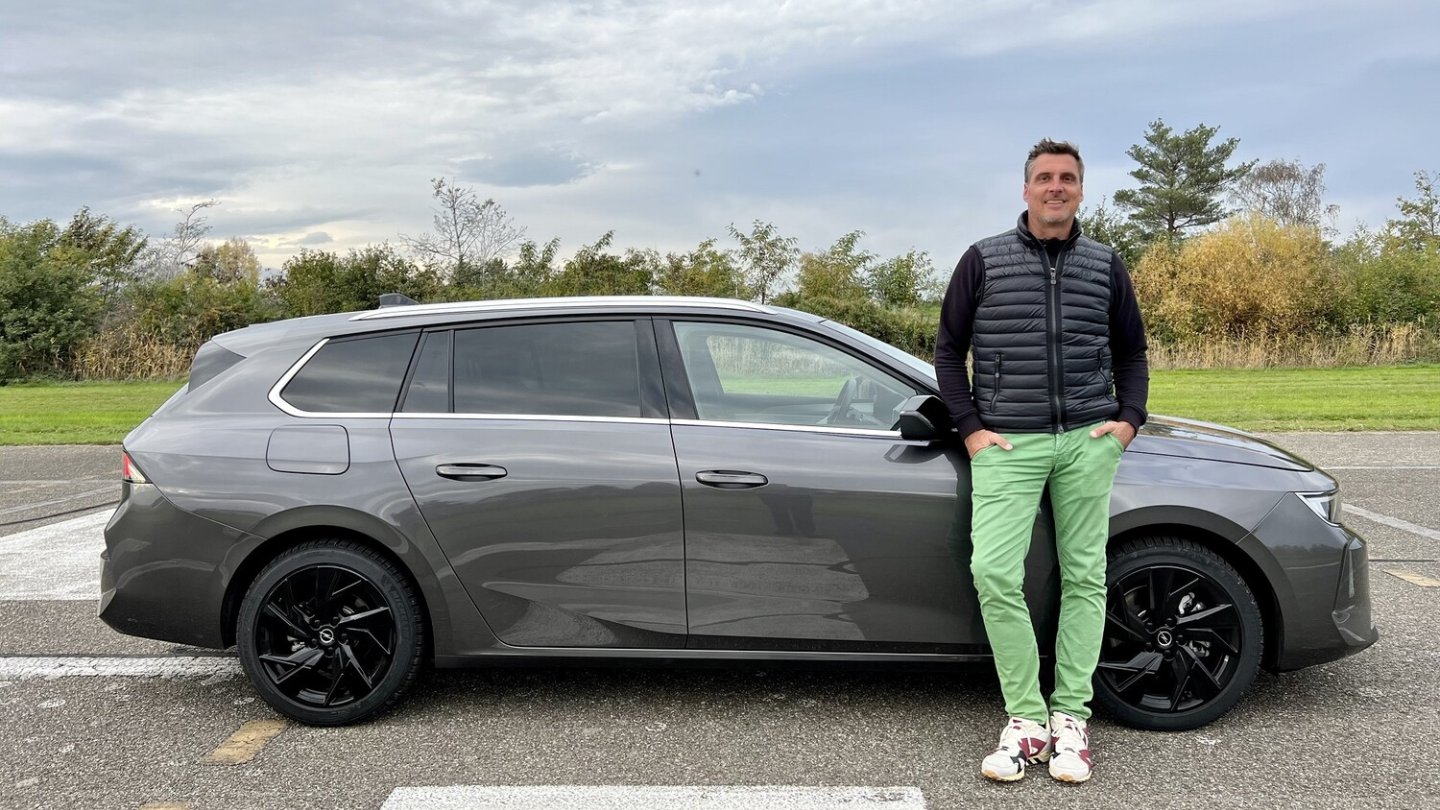 Wer maximalen Beinraum im Fond nicht benötigt bekommt mit dem Astra einen soliden Kombi.