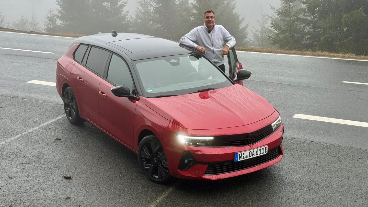 Adaptive LED-Scheinwerfer mit Matrix-Funktion sind Teil eines optionalen Pakets.