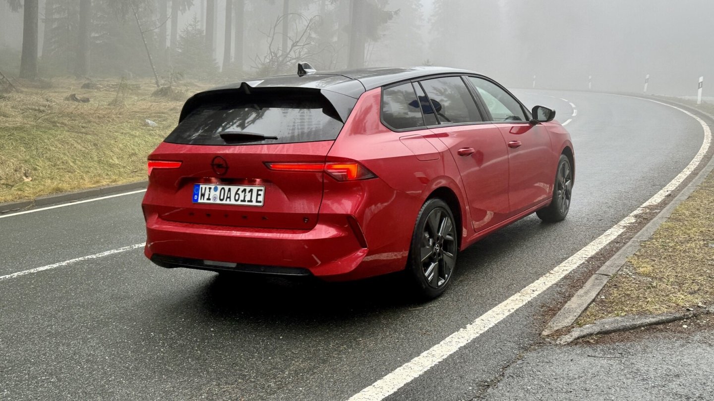 Fahrkomfort und Längsdynamik des elektrischen Kombi passen gut in den Alltag.