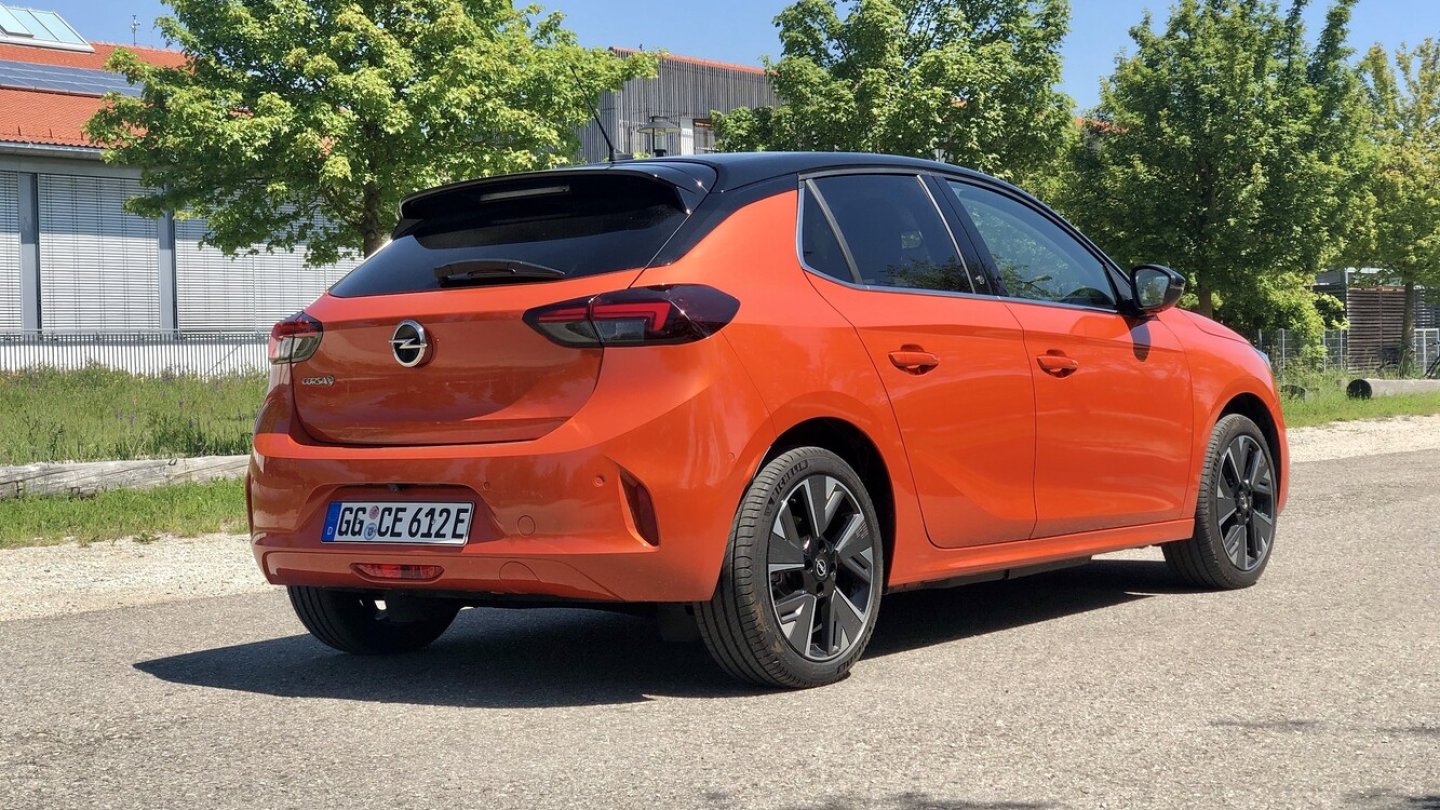 Die Farbe Power Orange ist gratis, das schwarze Dach kostet 330 Euro.