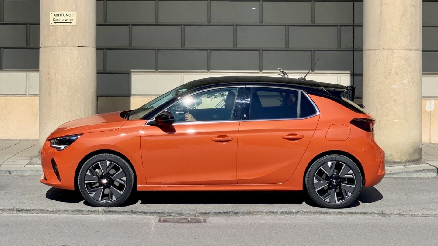 Gelungener Auftritt des elektrischen Opel Corsa-e.