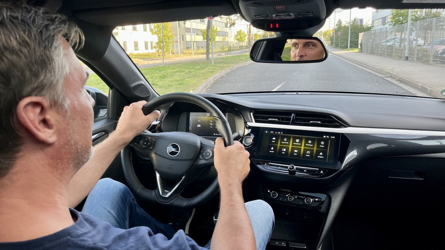 Der stärkere E-Antrieb macht den Kleinwagen sparsamer.