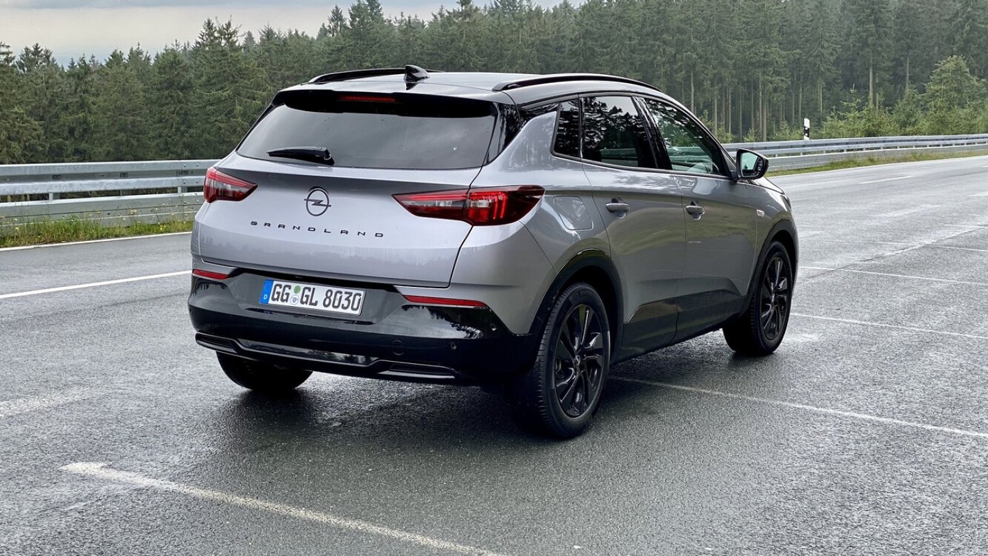 Die schwarzen Felgen ghören zur GS Line.