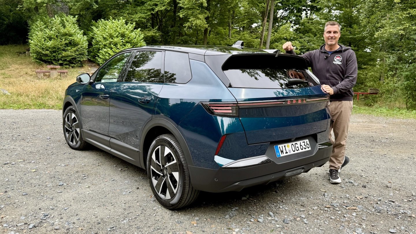 Den Opel Grandland gibt es als Mildhybrid ab 36.990 Euro, der Testwagen hat einen Listenpreis von 43.690 Euro.