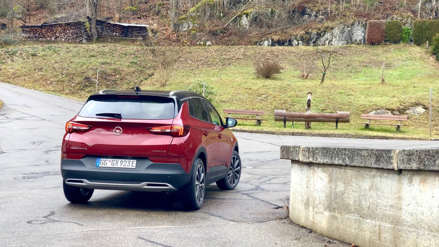 Das schwarze Dach ist beim Ultimate Serie, die Motorhaube in Schwarz kostet 300 Euro.