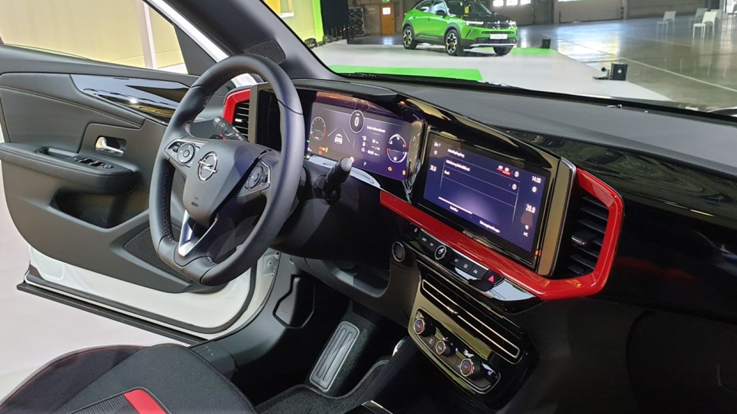 Die digitalen Instrumente sind serienmäßig.