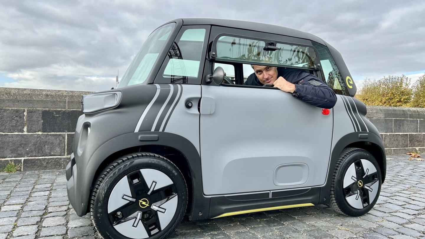 Die Klappfenster übernimmt der Rocks-e vom Citroën Ami.