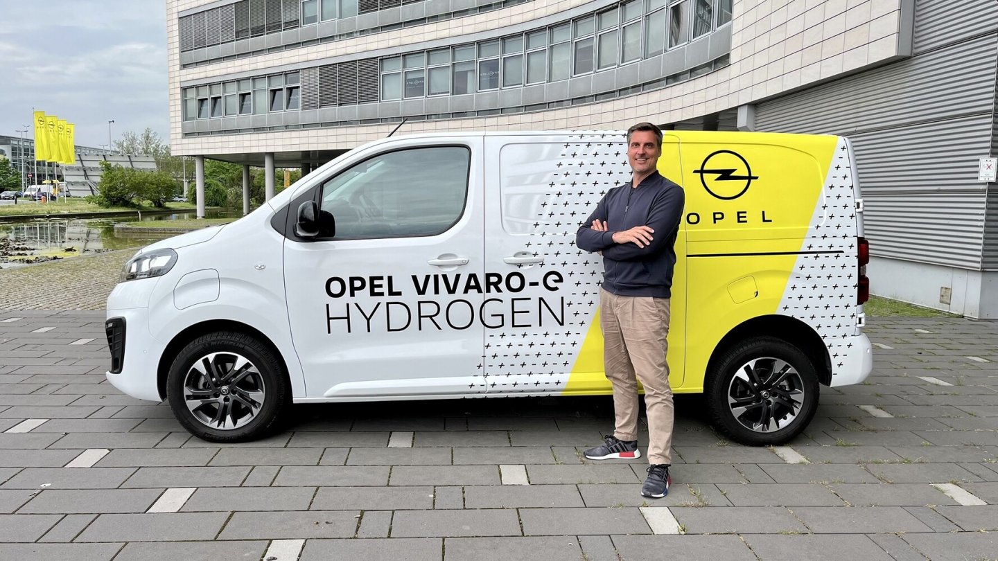 Auch mit Brennstoffzelle gibt es den Opel Vivaro-e in zwei Längen, hier das M-Modell, das sich auf 4,96 Meter streckt.