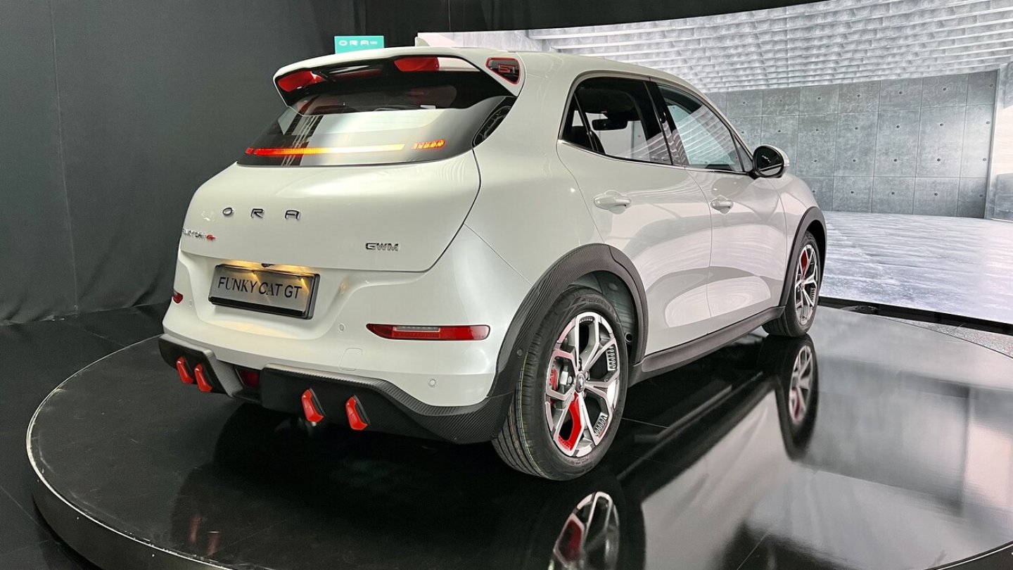 Der Ora Funky Cat sortiert sich preislich zwischen dem MG4 Electric und dem Cupra Born ein.