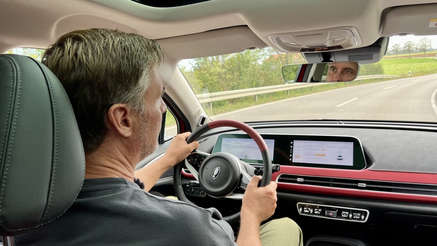 Der Testverbrauch von 16,5 kWh / 100 km im Pendler-Fahrprofil ist gut.