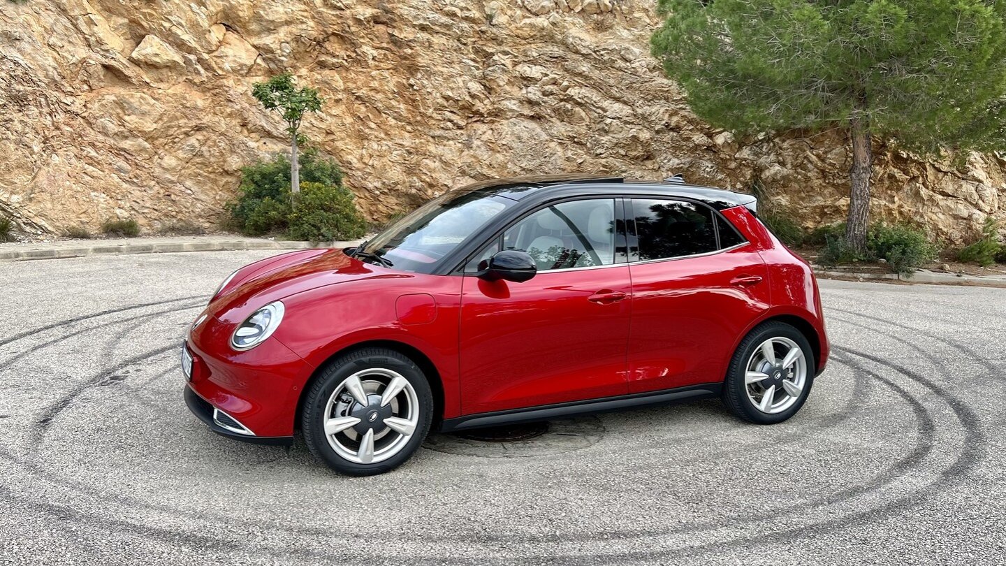 Die Striche auf dem Asphalt waren schon vor uns da.