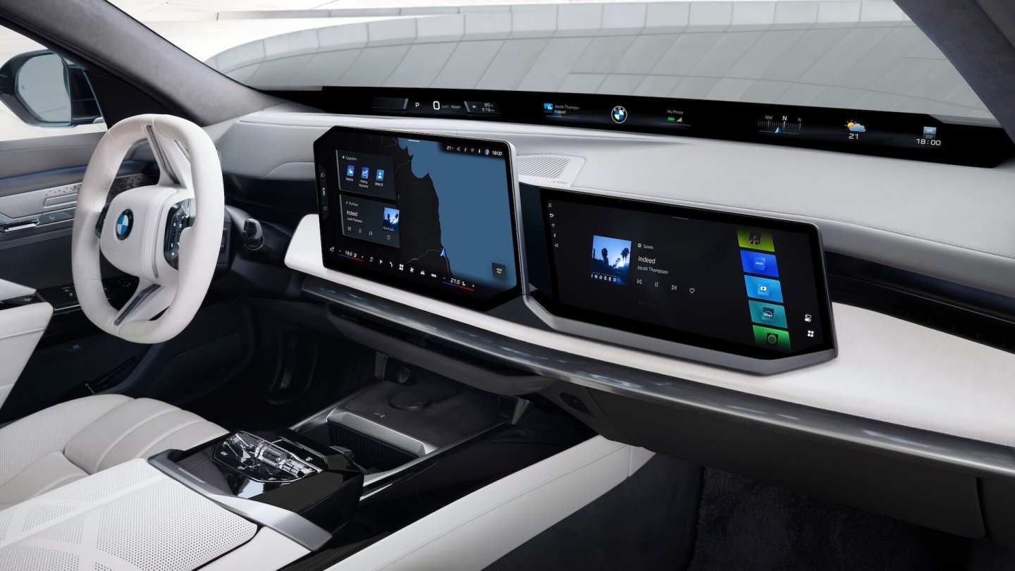 Die neue Cockpit-Generation zieht in den 7er ein, erstmals mit einem 14,6 Zoll großen Bildschirm für den Beifahrer.