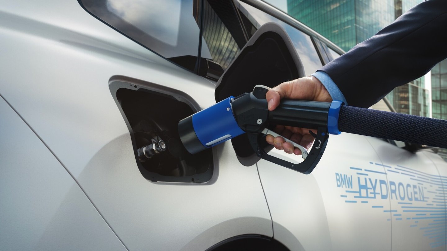 2028 startet der X5 mit Wasserstoff-Brennstoffzelle.