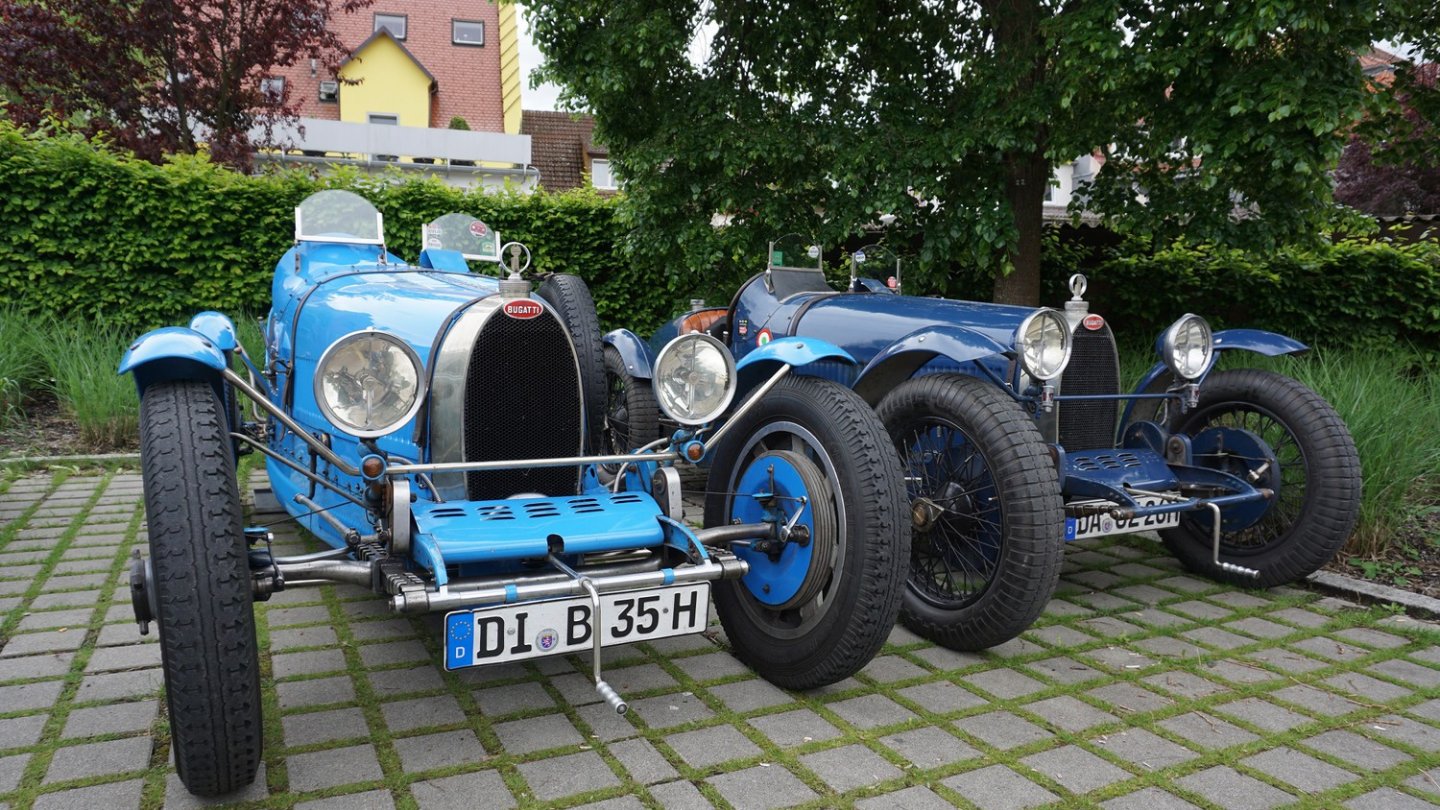 Zwei rare Stücke: Bugatti Type 35 und Bugatti Type 37. Foto: Bernd Conrad