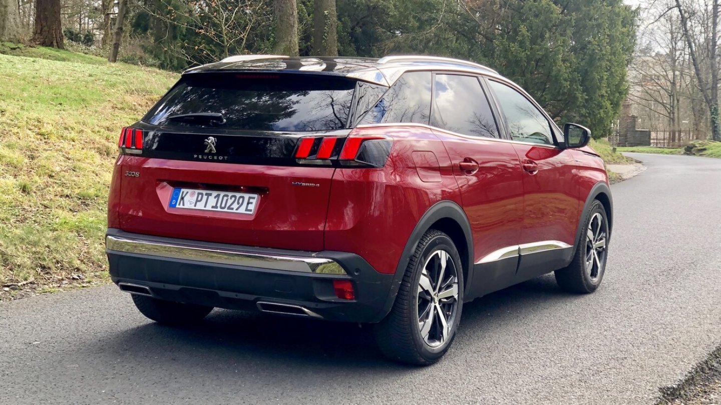 Den 3008 Hybrid4 gibt es in den gehobenen Linien Allure und GT.