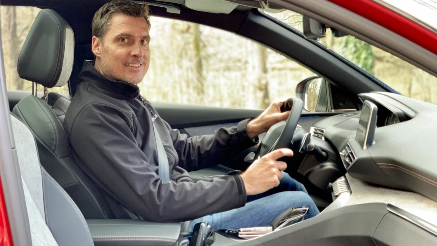 Im hohen SUV passt das i-Cockpit prima.