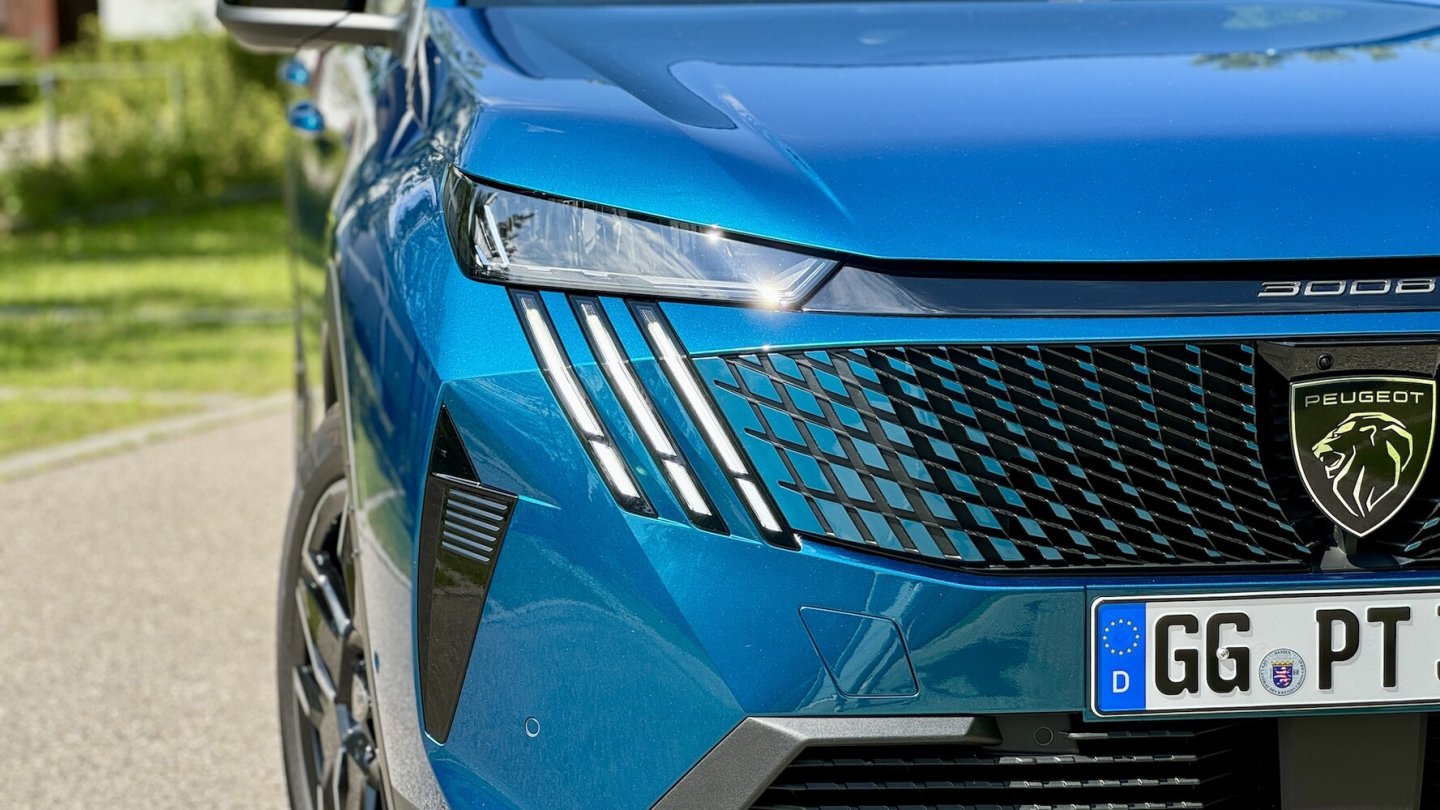 Als Allure hat der Peugeot 3008 Eco-LED-Scheinwerfer ohne adaptive Funktionen.