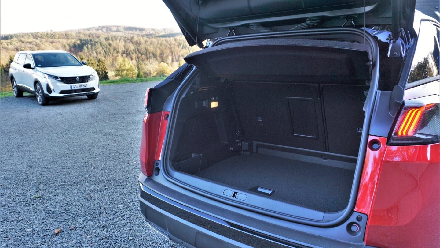 Das Kofferraumvolumen des 3008-Benziners liegt bei 520 Litern.