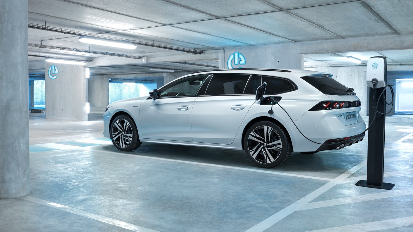 Auch der Kombi Peugeot 508 SW kommt als Plug-in-Hybrid.