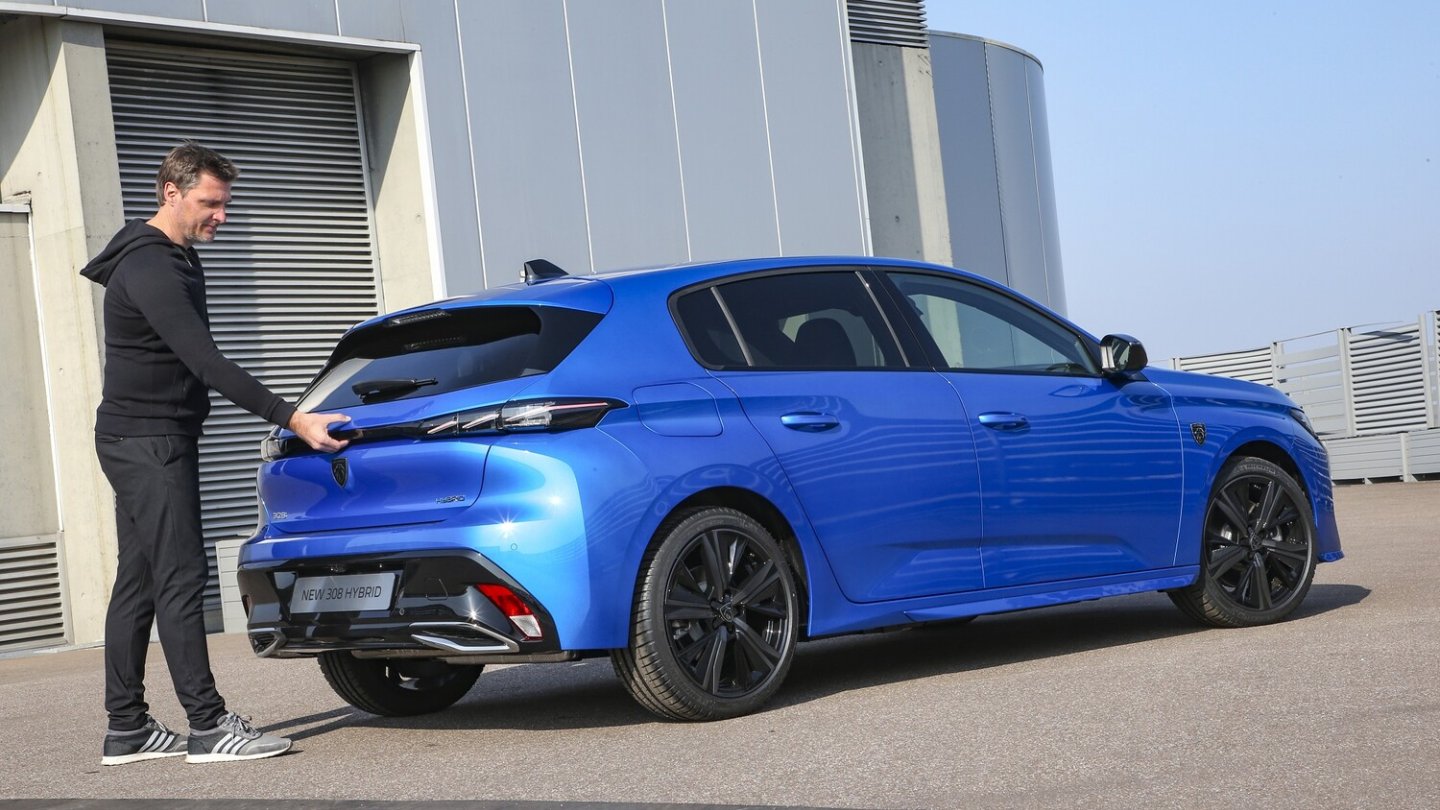 Ab Spätsommer 2021 steht der neue Peugeot 308 beim Händler.