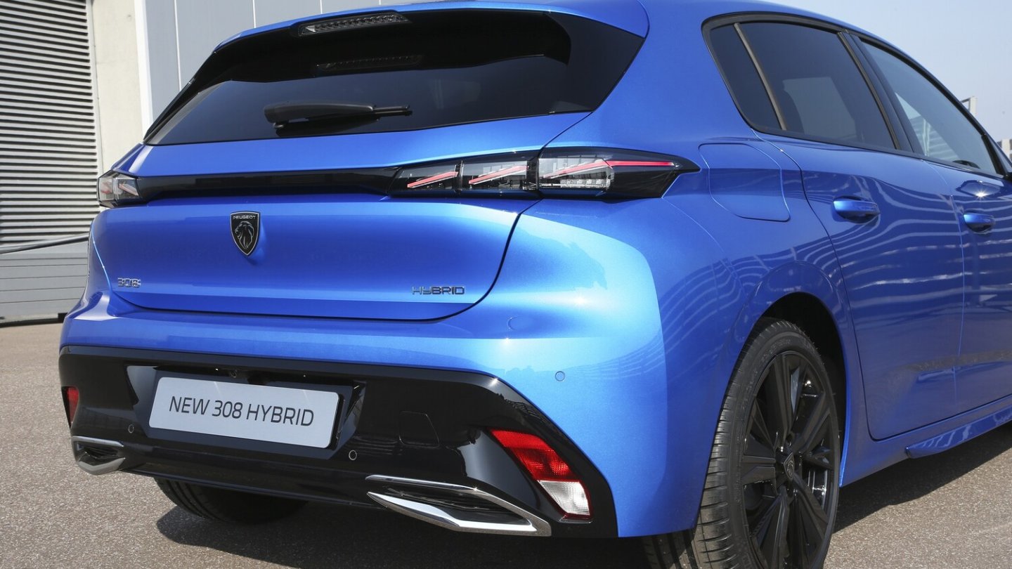 Der Plug-in Hybrid kommt mit 180 oder 225 PS Systemleistung.