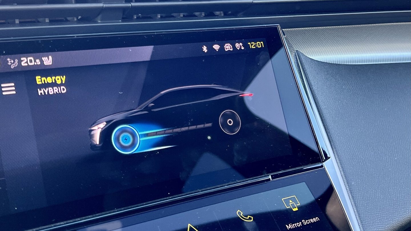 Schön animierte Energieflussanzeige auf dem Infotainment-Display.