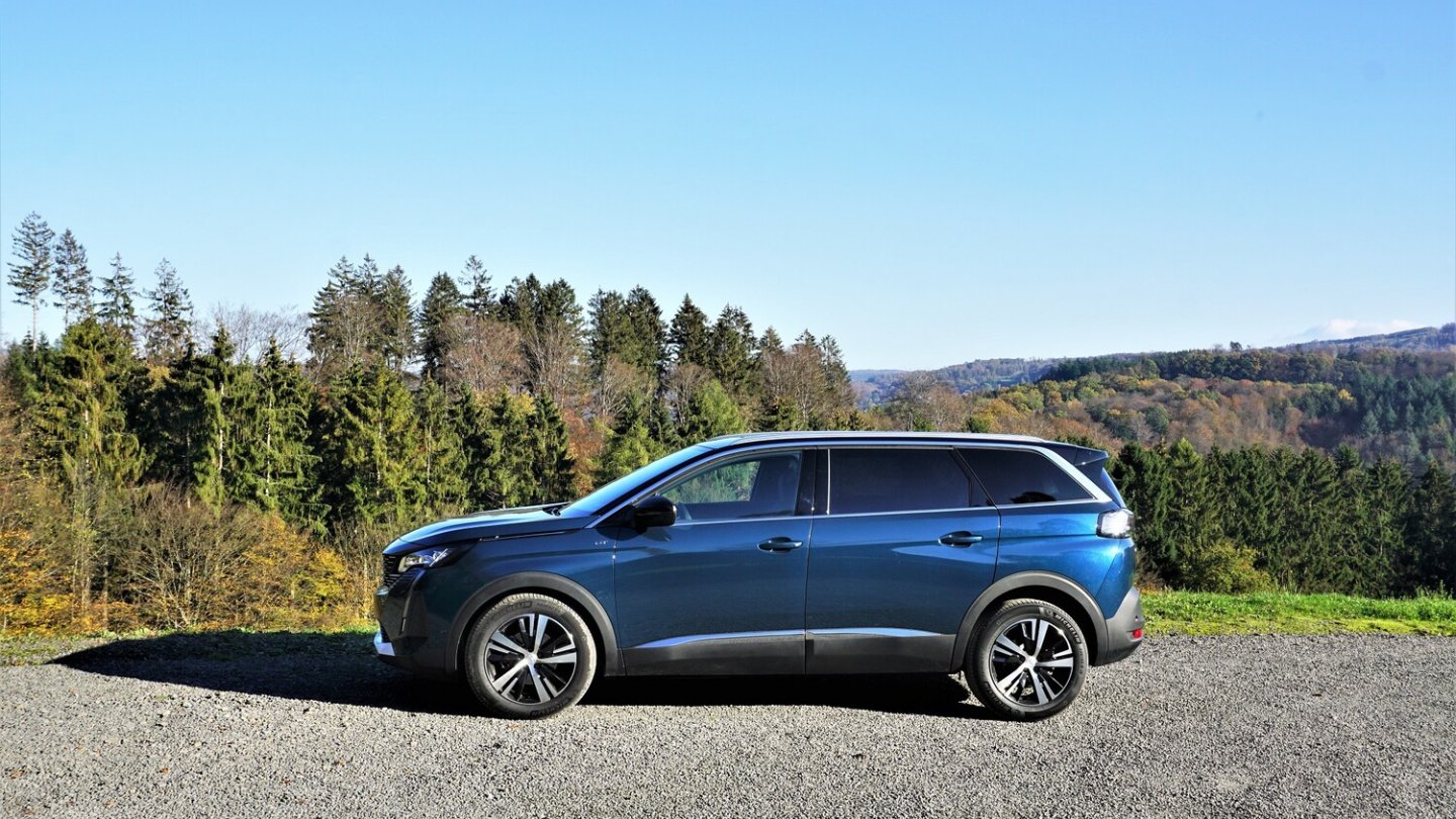 Peugeot hat eine lange Tradition bei Familienautos. Ihr folgt der 5008.
