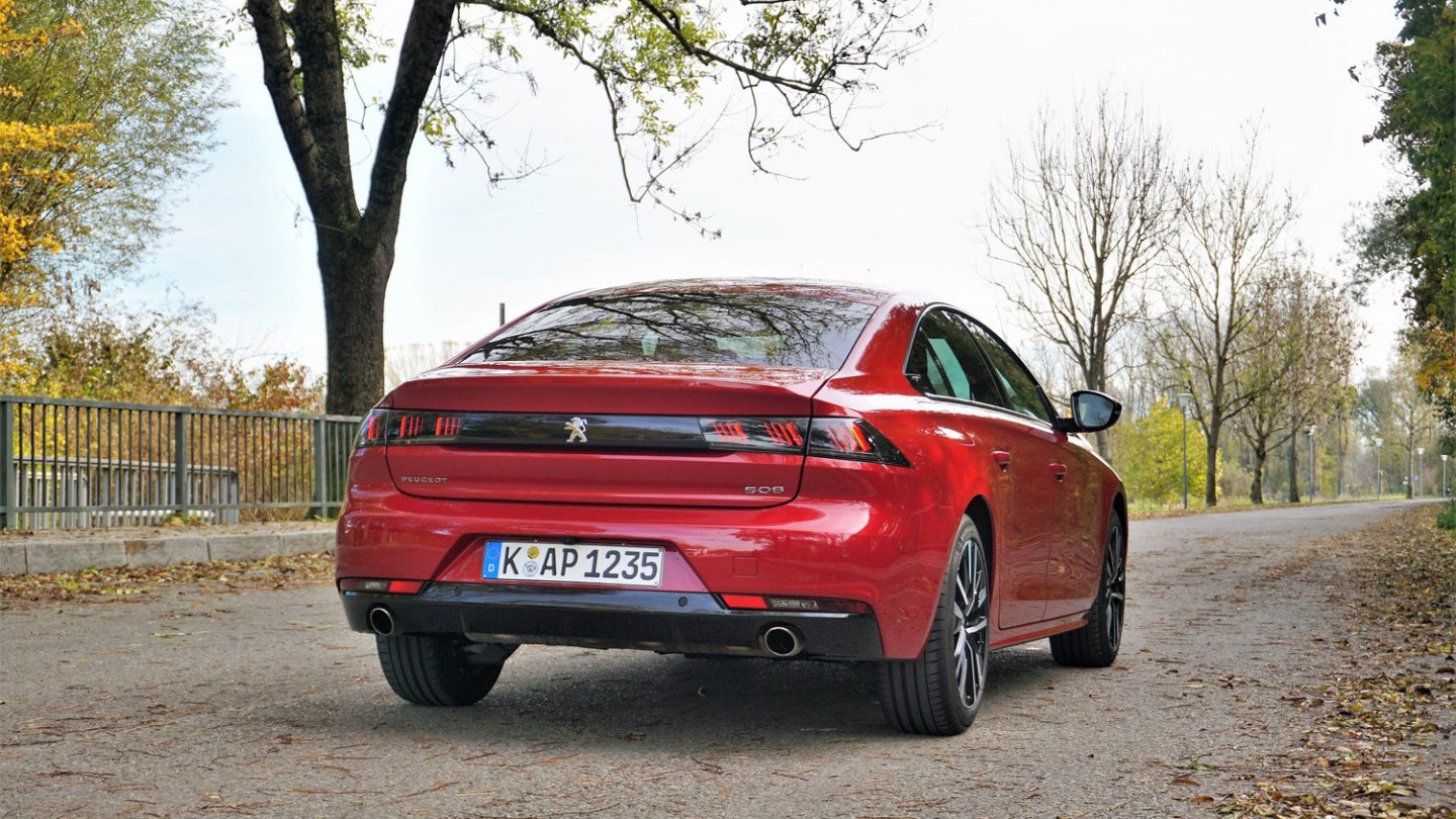 Gelungener Abgang: Am Heck trägt der Peugeot 508 eine große Klappe.