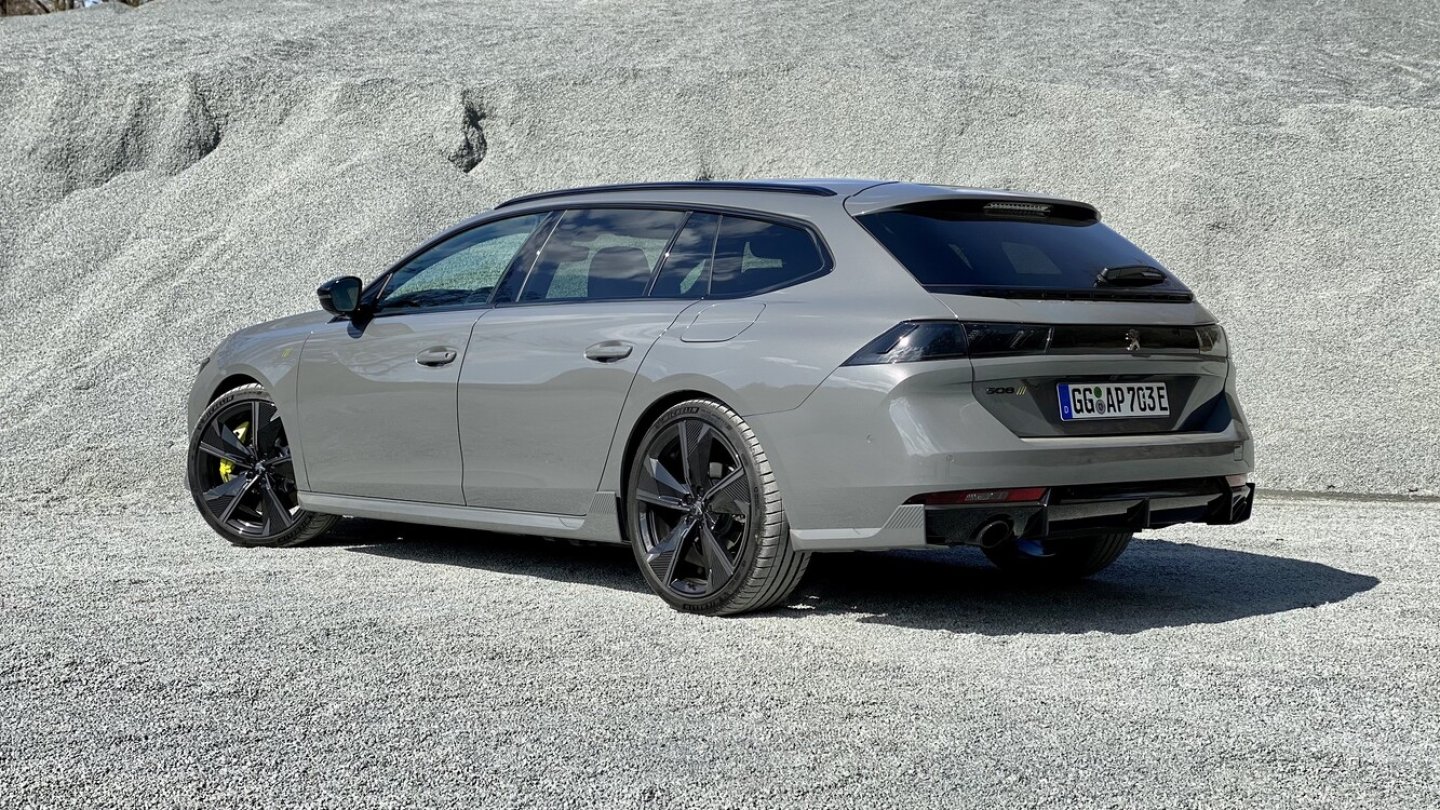 Der Peugeot 508 PSE ist als Limousine und SW genannter Kombi zu haben.