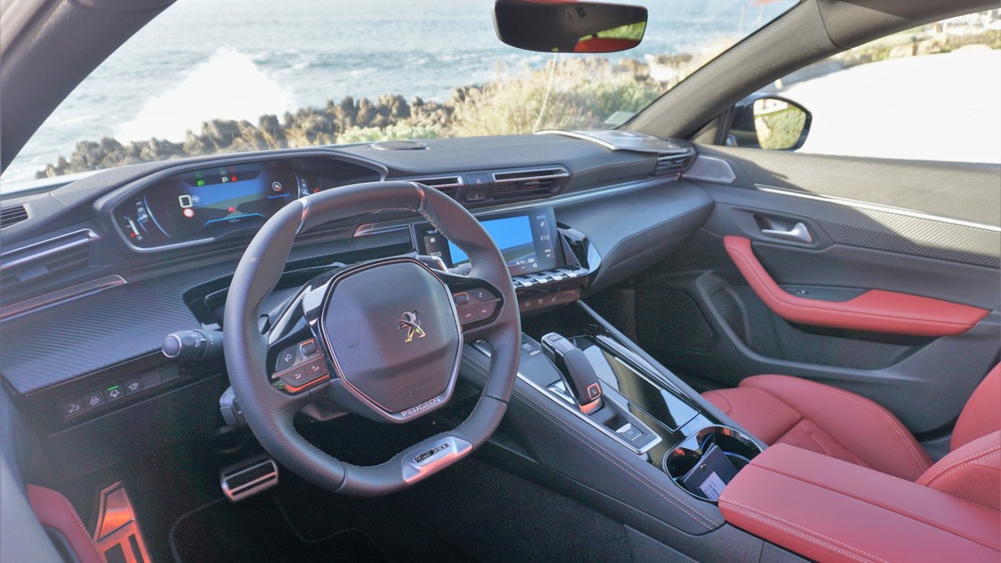 Auch der Peugeot 508 SW hat das markentypische iCockpit.