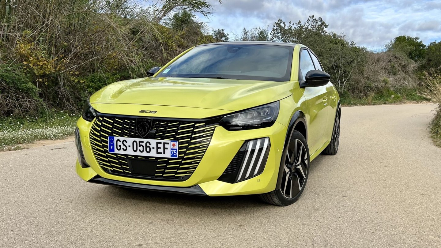 Peugeot E-208