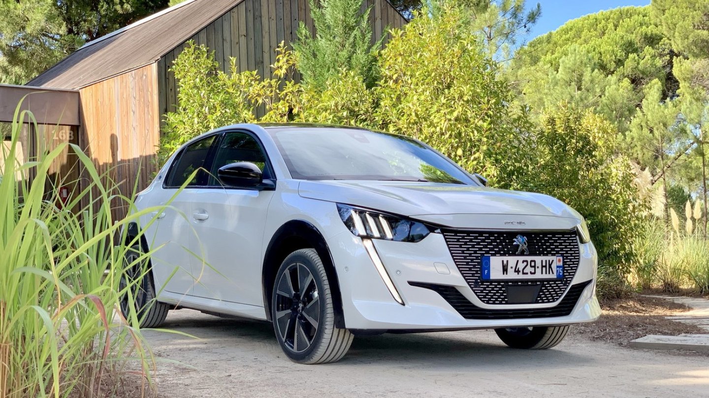 Peugeot e-208