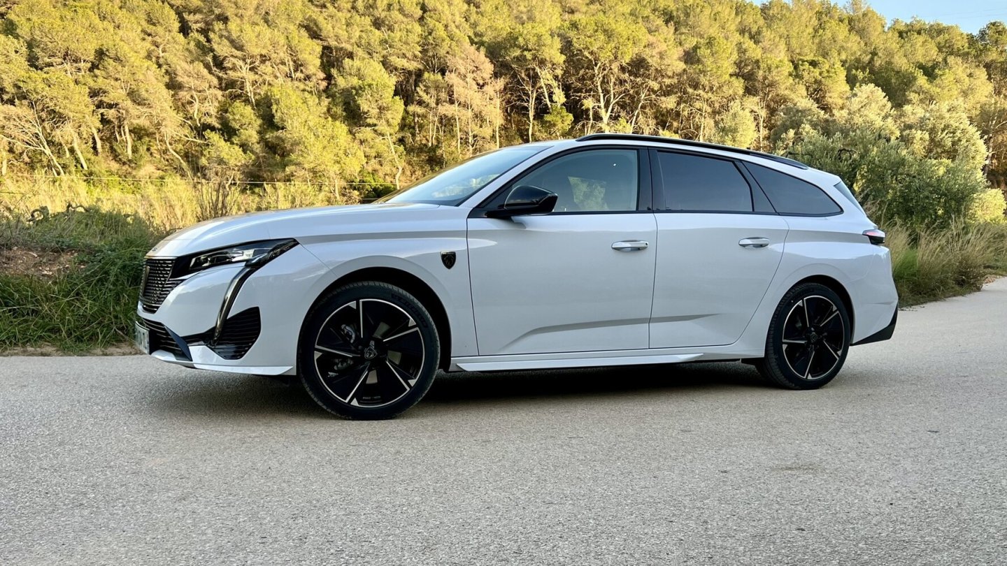 Der Peugeot E-308 SW ist verbindlich abgestimmt. Verstelldämpfer gibt es nicht.